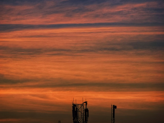 俄罗斯与美国不和，为何美国要买，俄罗斯还愿意卖石油呢？